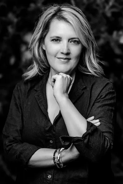 Black-and-white portrait of Lauren Taylor, integrative psychotherapist at Urban Healing